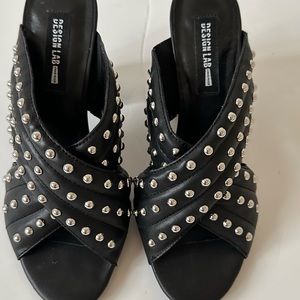 Nice black sandal with chunky heels